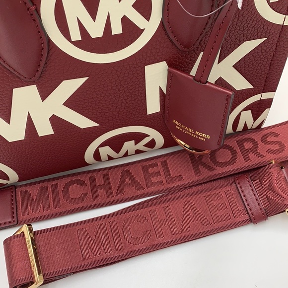 MICHAEL KORS
Mirella Small Logo Embossed Pebbled Leath
Crossbody Bag
DARK CHERRY - Picture 15 of 16